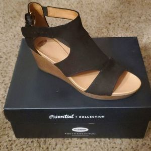 NEW IN BOX DR SCHOLLS SIZE 7.5 WEDGE SANDALS